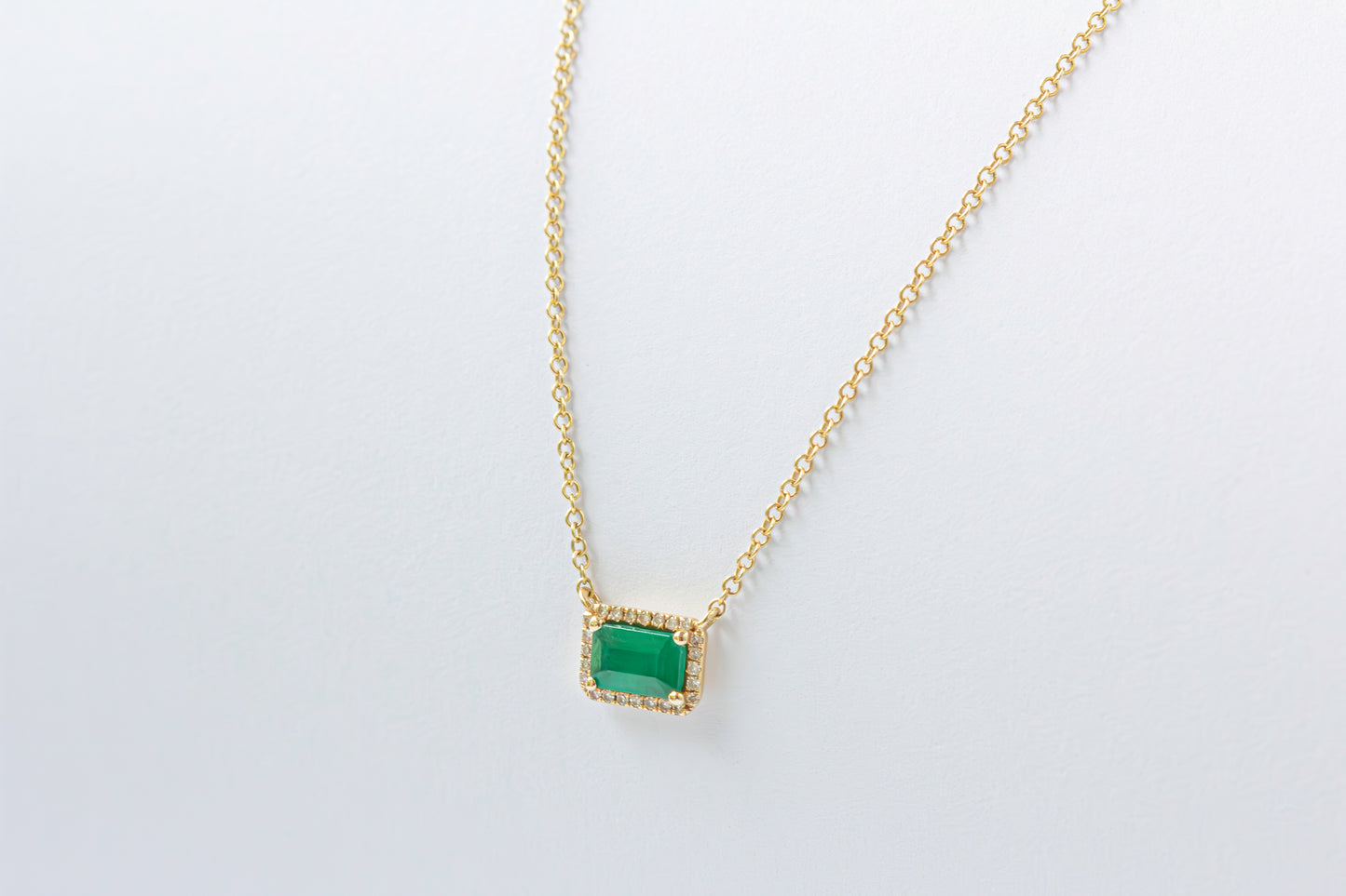 Collar esmeralda corte baguette
